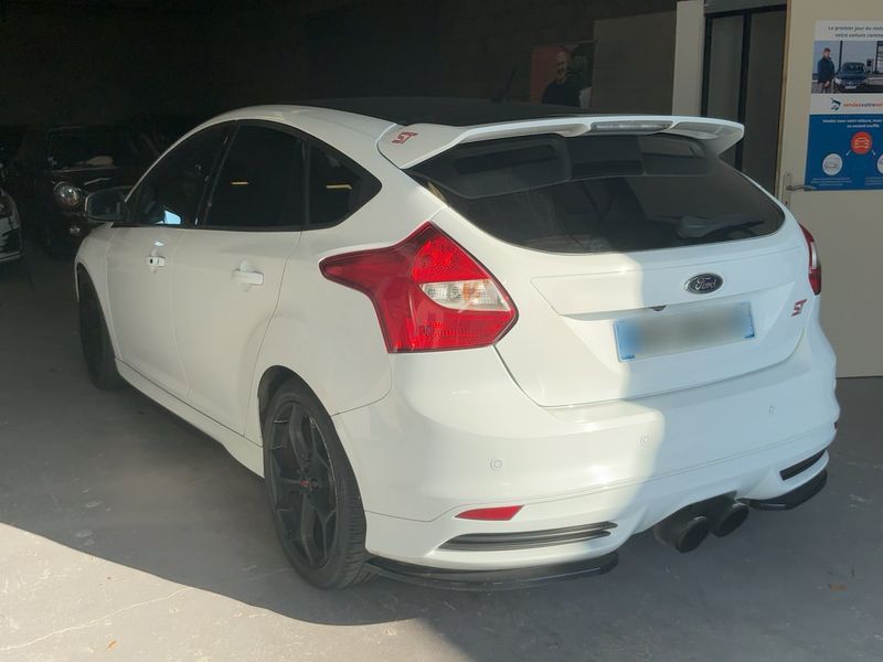 Ford Focus 2.0 EcoBoost ST — zdjęcie 3