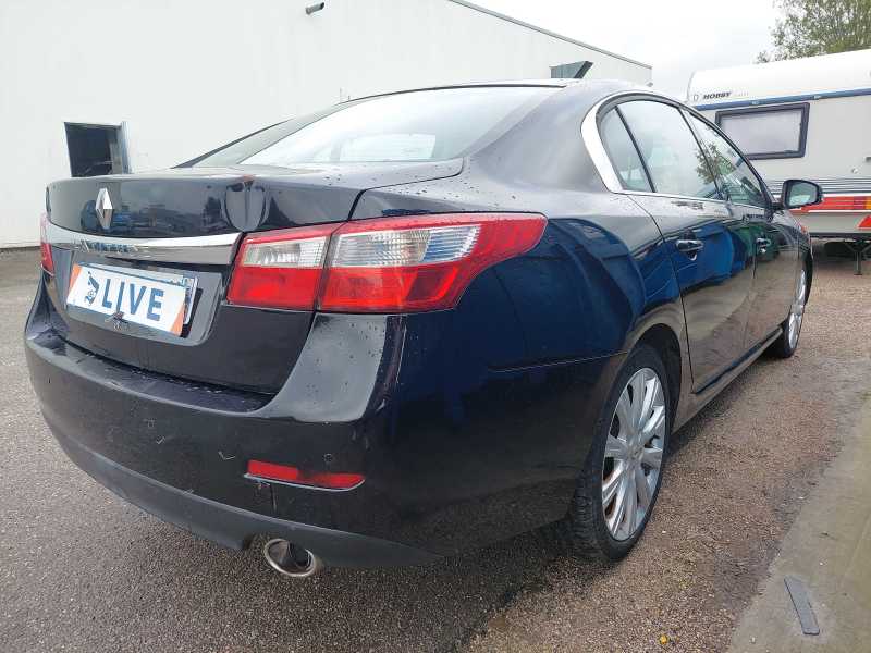 Renault Latitude 2.0 dCi Initiale photo Renault Latitude 2.0 dCi Initiale