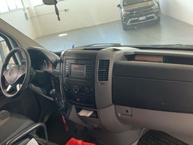 Mercedes-Benz Sprinter 319 CDI — zdjęcie 12