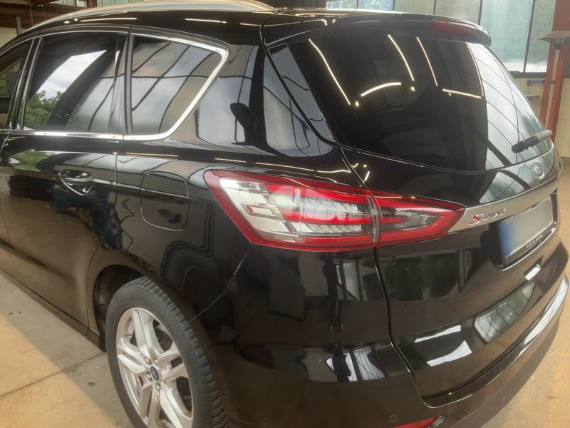 Ford S-Max 1.5 EcoBoost Titanium — zdjęcie 3