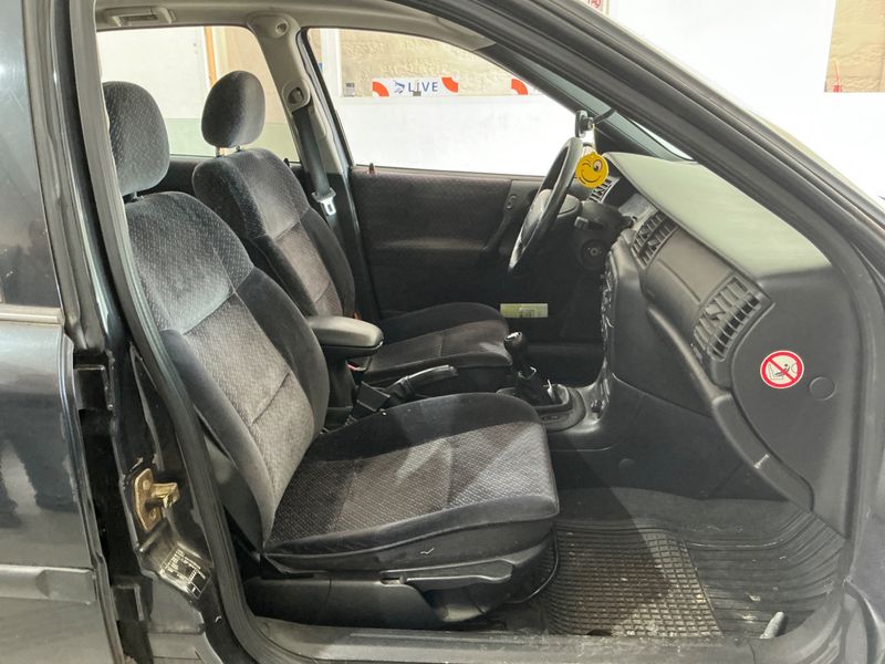 Opel Vectra 2.0 DTI Sport — zdjęcie 3