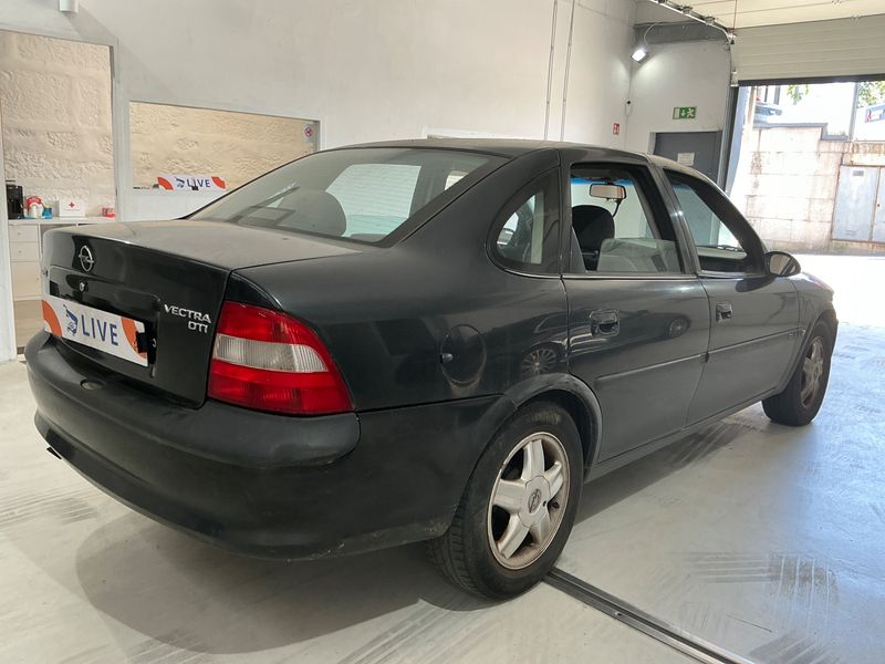 Opel Vectra 2.0 DTI Sport — zdjęcie 2