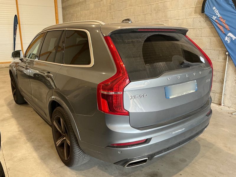 Volvo XC90 2.0 D5 R-Design AWD — zdjęcie 3