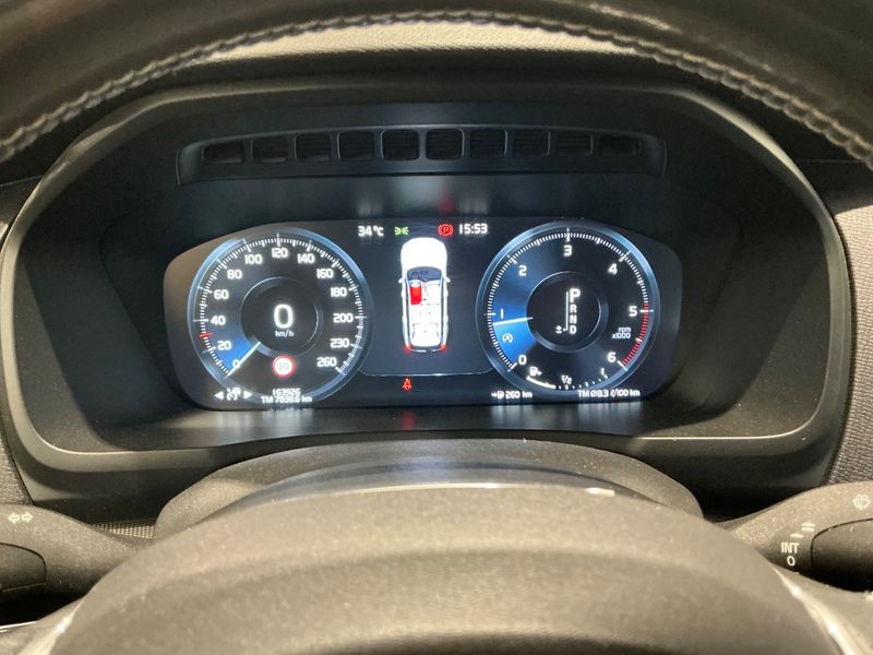 Volvo XC90 2.0 D5 R-Design AWD — zdjęcie 13