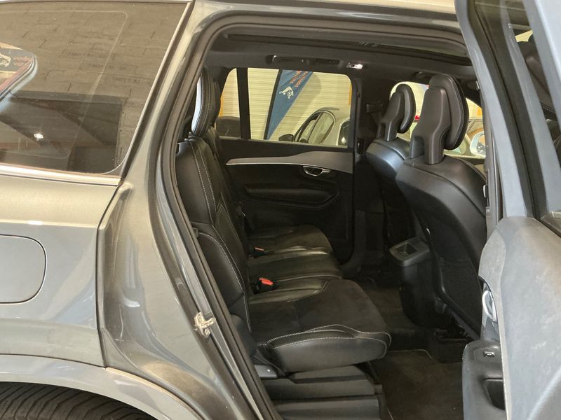 Volvo XC90 2.0 D5 R-Design AWD — zdjęcie 14