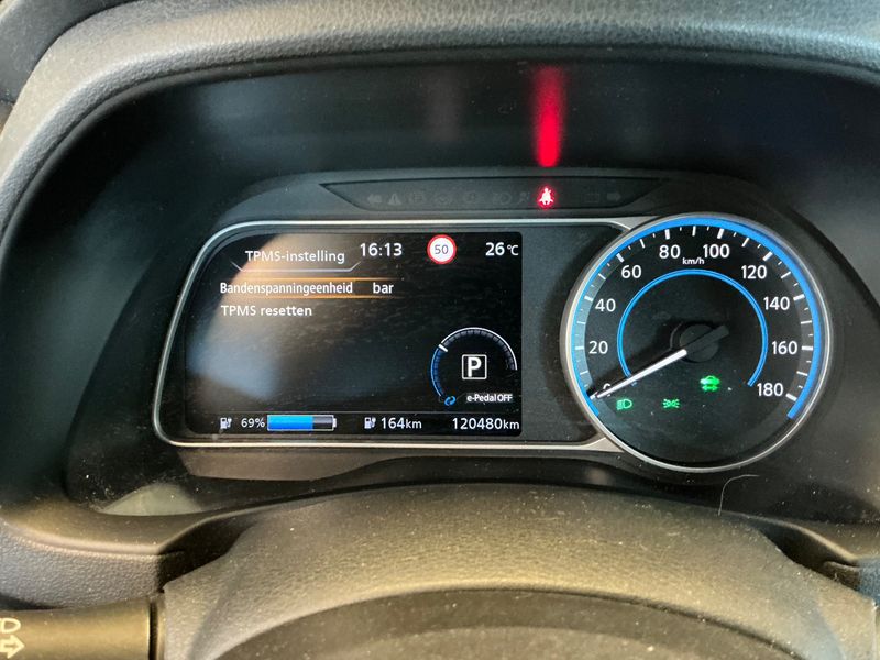 Nissan Leaf electric drive 110 kW N-Connecta — zdjęcie 13