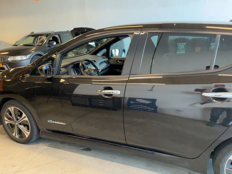 Nissan Leaf electric drive 110 kW N-Connecta — zdjęcie 4