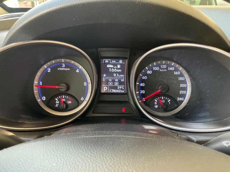 Hyundai Santa Fe 2.2 CRDi Style 2WD — zdjęcie 13