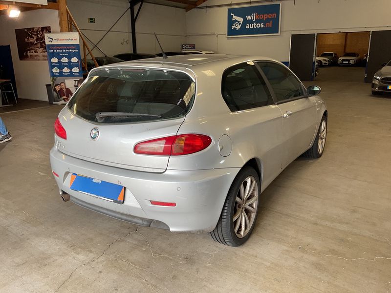 Alfa Romeo Alfa 147 2.0 TS Distinctive — zdjęcie 2