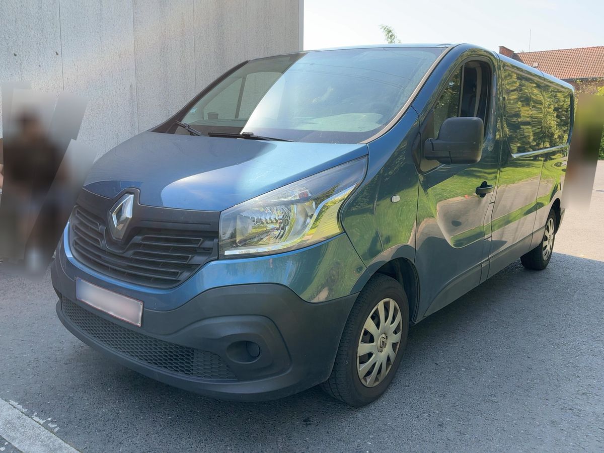 Renault Trafic 2018 — photo 1