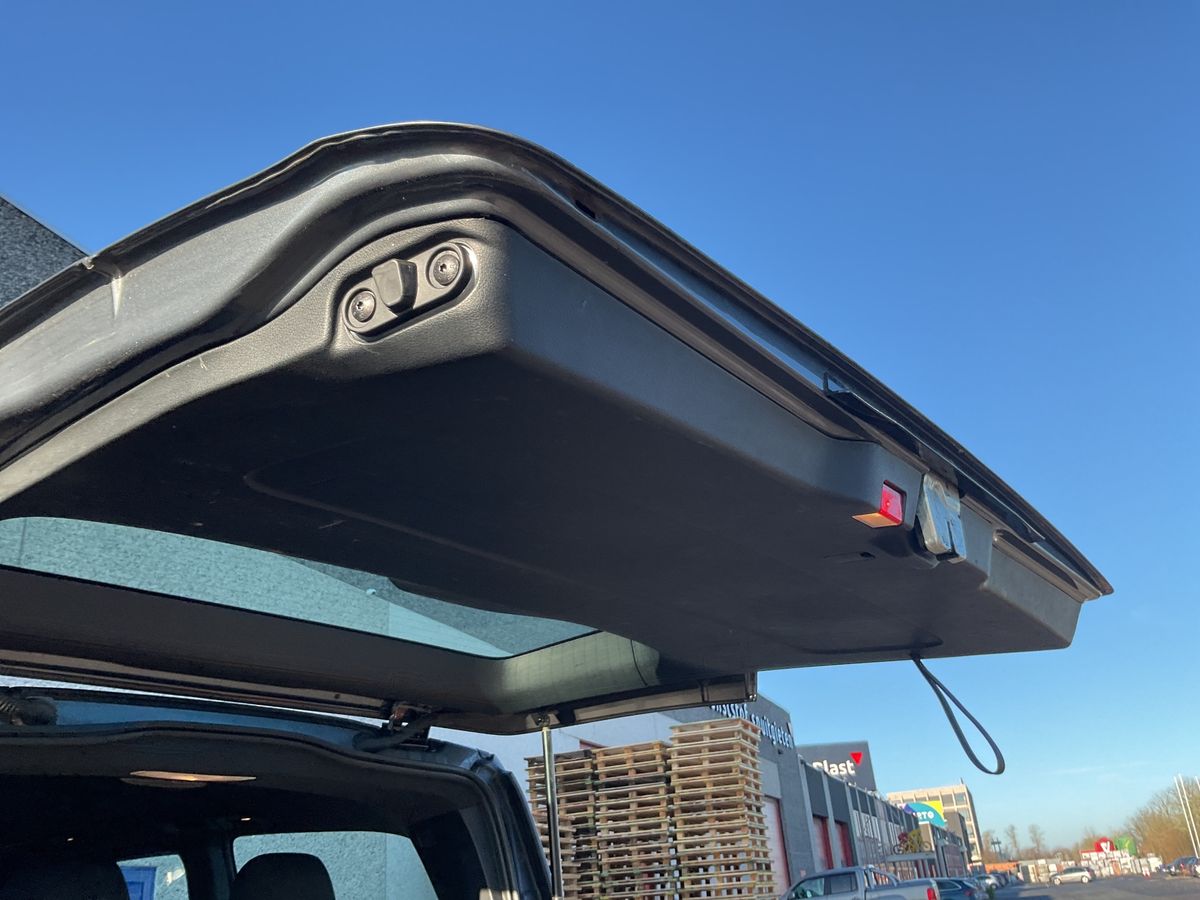 Mercedes-Benz V-Klasse 2018 — photo 32