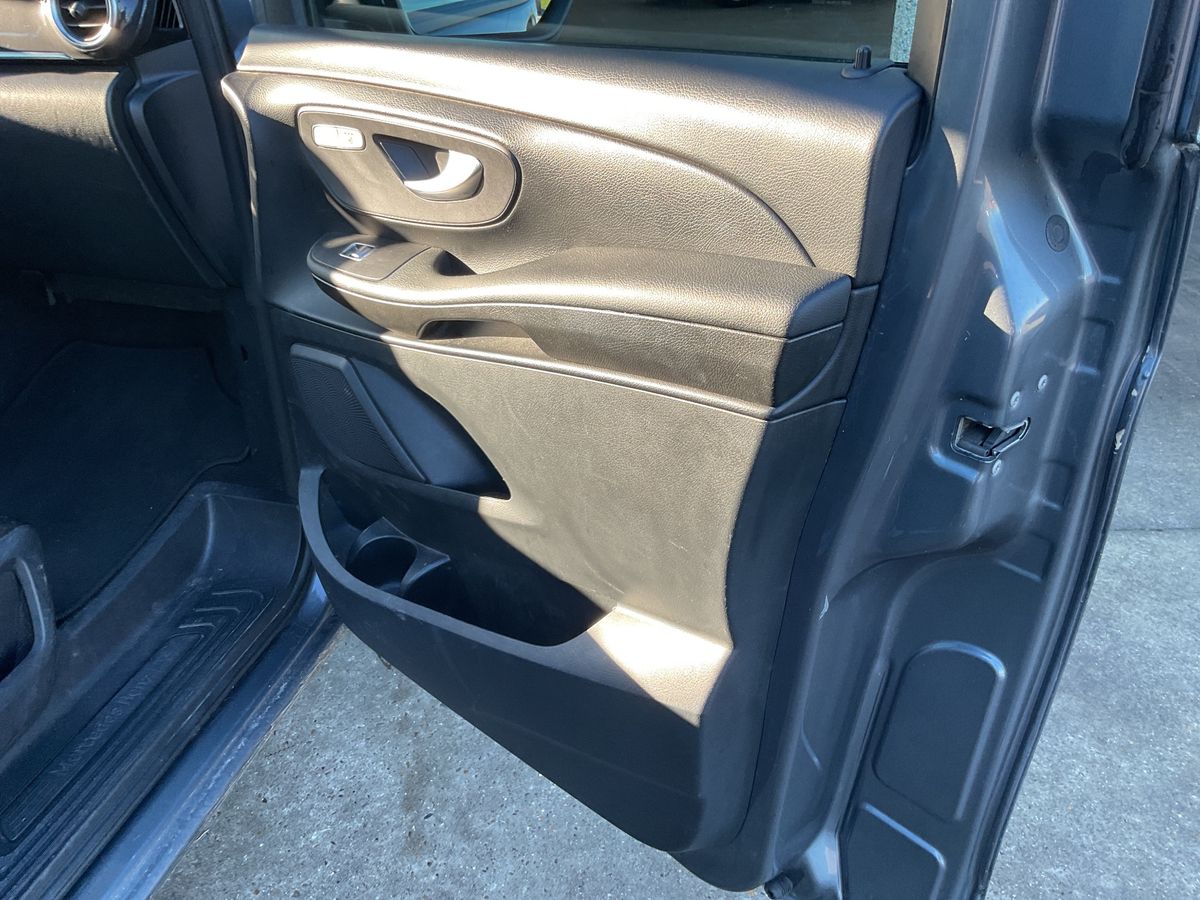Mercedes-Benz V-Klasse 2018 — photo 27
