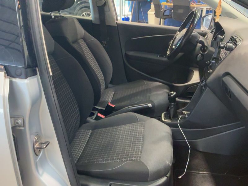 Volkswagen Polo 1.4 TDI Comfortline BlueMotion Tech 2015 – снимка 16
