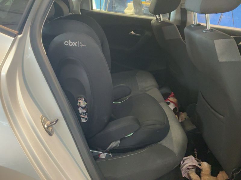 Volkswagen Polo 1.4 TDI Comfortline BlueMotion Tech 2015 – снимка 19
