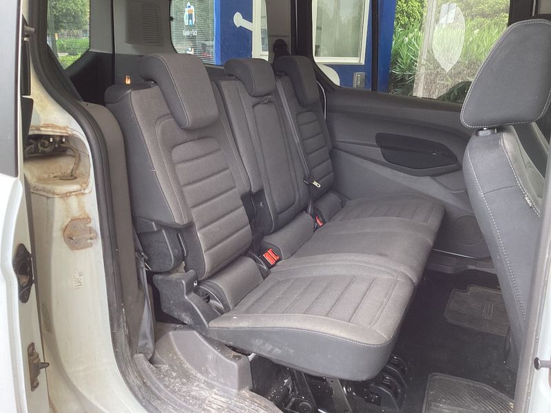 Ford Grand Tourneo Connect 1.5 TDCi EcoBlue Titanium — zdjęcie 14
