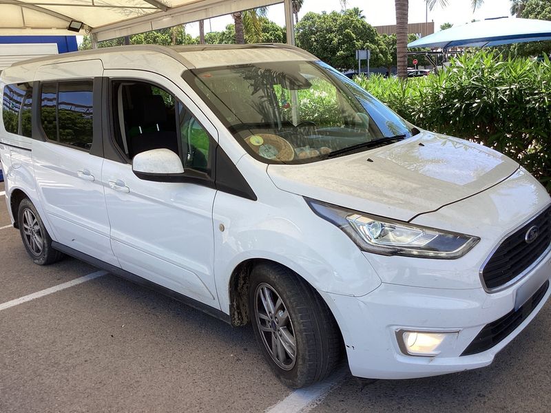 Ford Grand Tourneo Connect 1.5 TDCi EcoBlue Titanium — zdjęcie 8