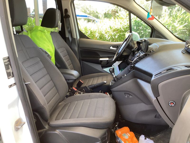 Ford Grand Tourneo Connect 1.5 TDCi EcoBlue Titanium — zdjęcie 11
