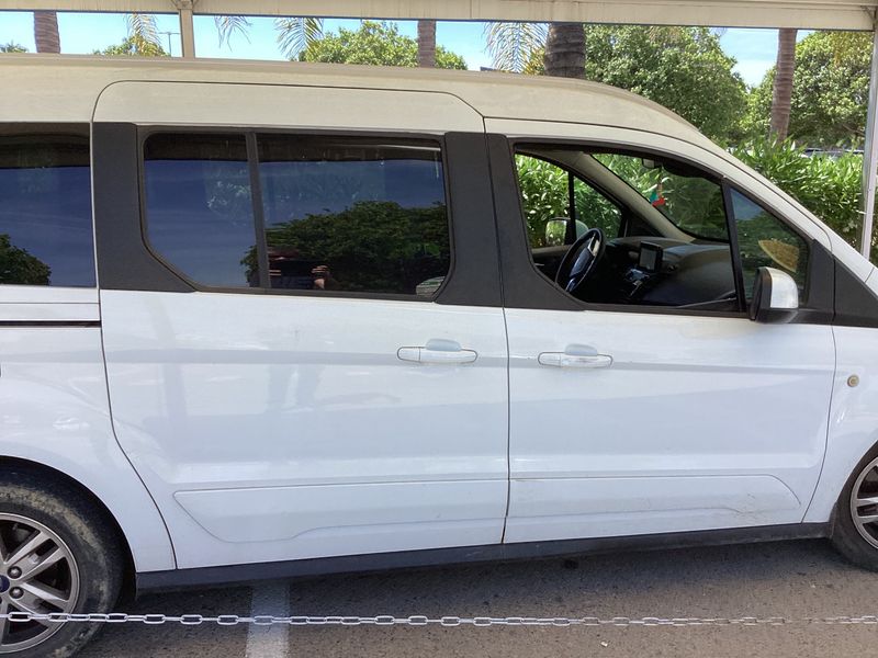 Ford Grand Tourneo Connect 1.5 TDCi EcoBlue Titanium — zdjęcie 7