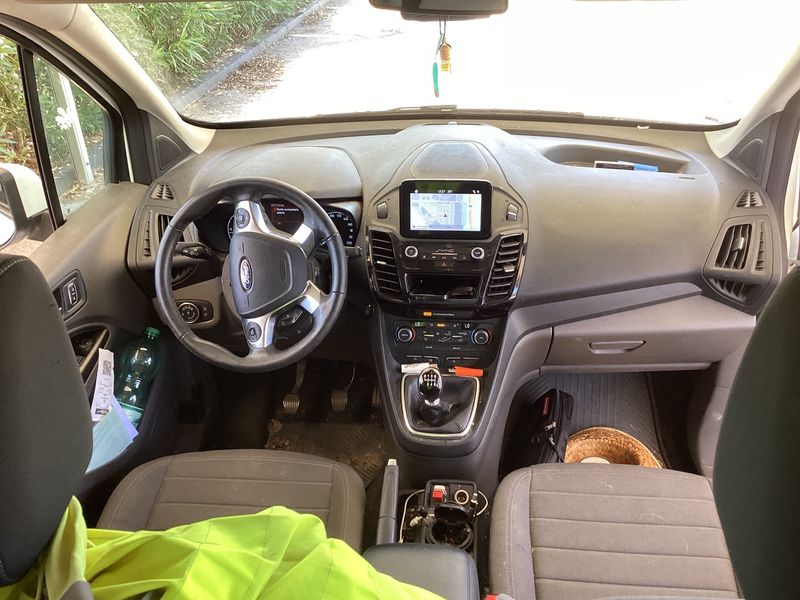 Ford Grand Tourneo Connect 1.5 TDCi EcoBlue Titanium — zdjęcie 12