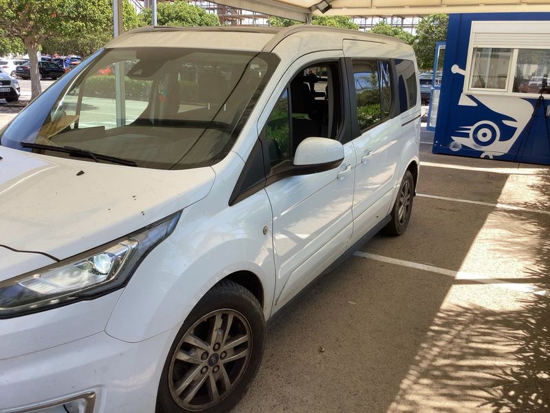 Ford Grand Tourneo Connect 1.5 TDCi EcoBlue Titanium — zdjęcie 2
