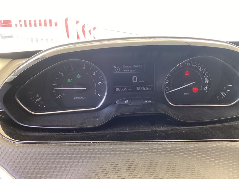 Peugeot 2008 1.2 PureTech Style 2015 – снимка 4