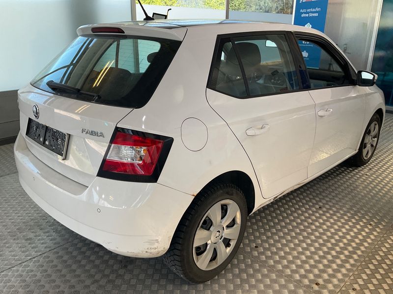 Skoda Fabia 1.0 MPI Ambition — zdjęcie 2