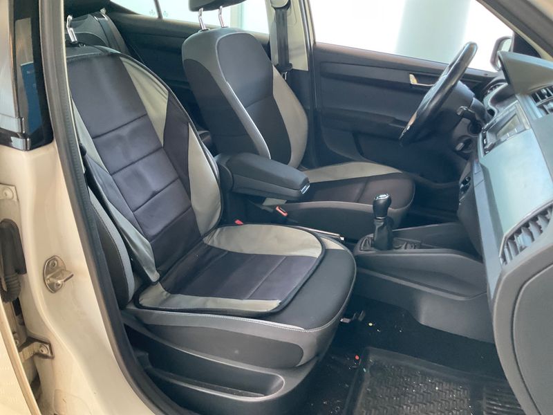 Skoda Fabia 1.0 MPI Ambition — zdjęcie 3