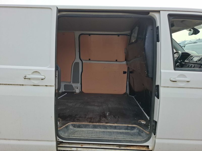 Volkswagen T6 Transporter 2.0 TDI Kasten lang 4Motion — zdjęcie 14