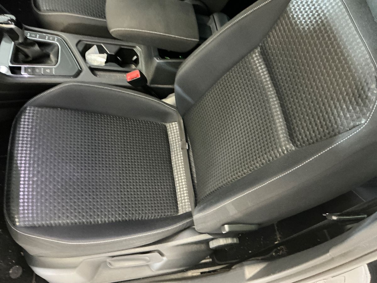 Volkswagen Tiguan 2021 — photo 28