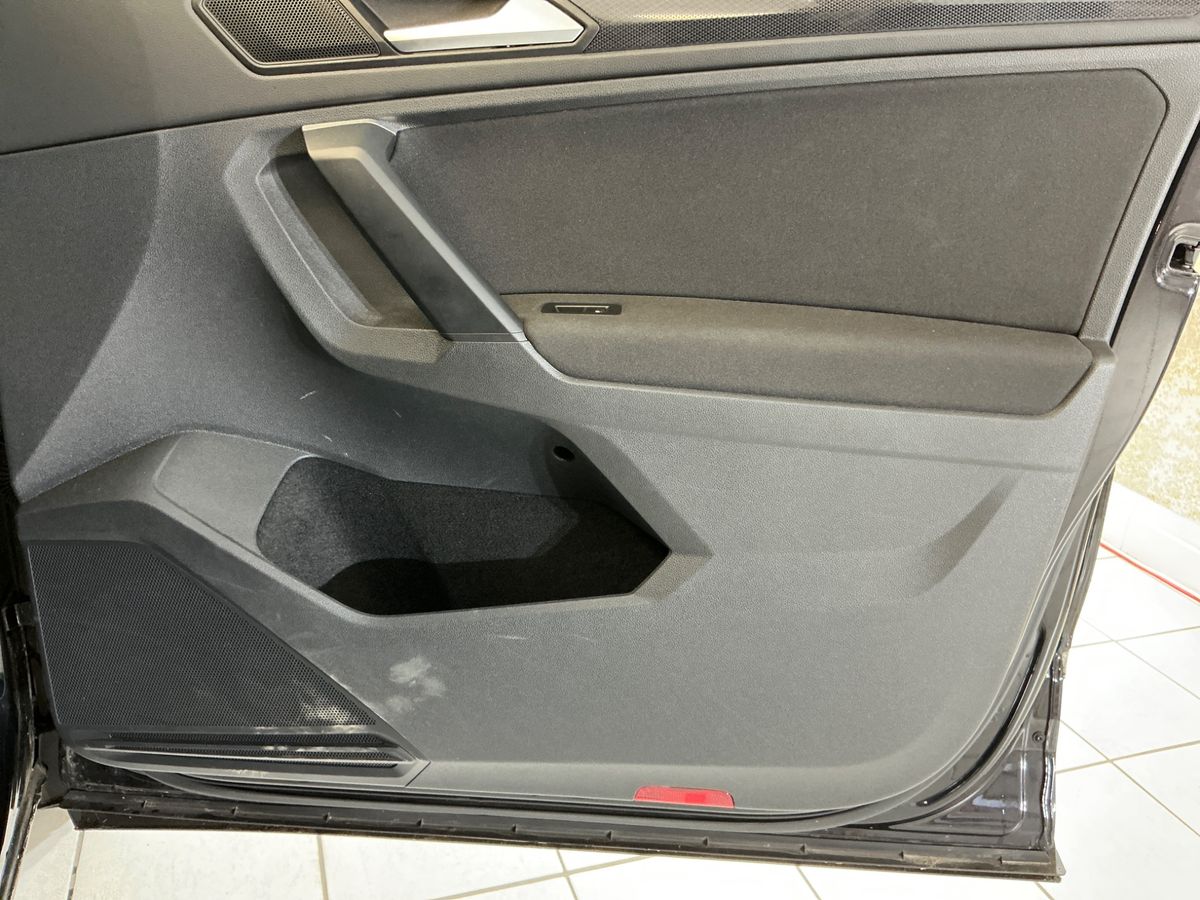 Volkswagen Tiguan 2021 — photo 27