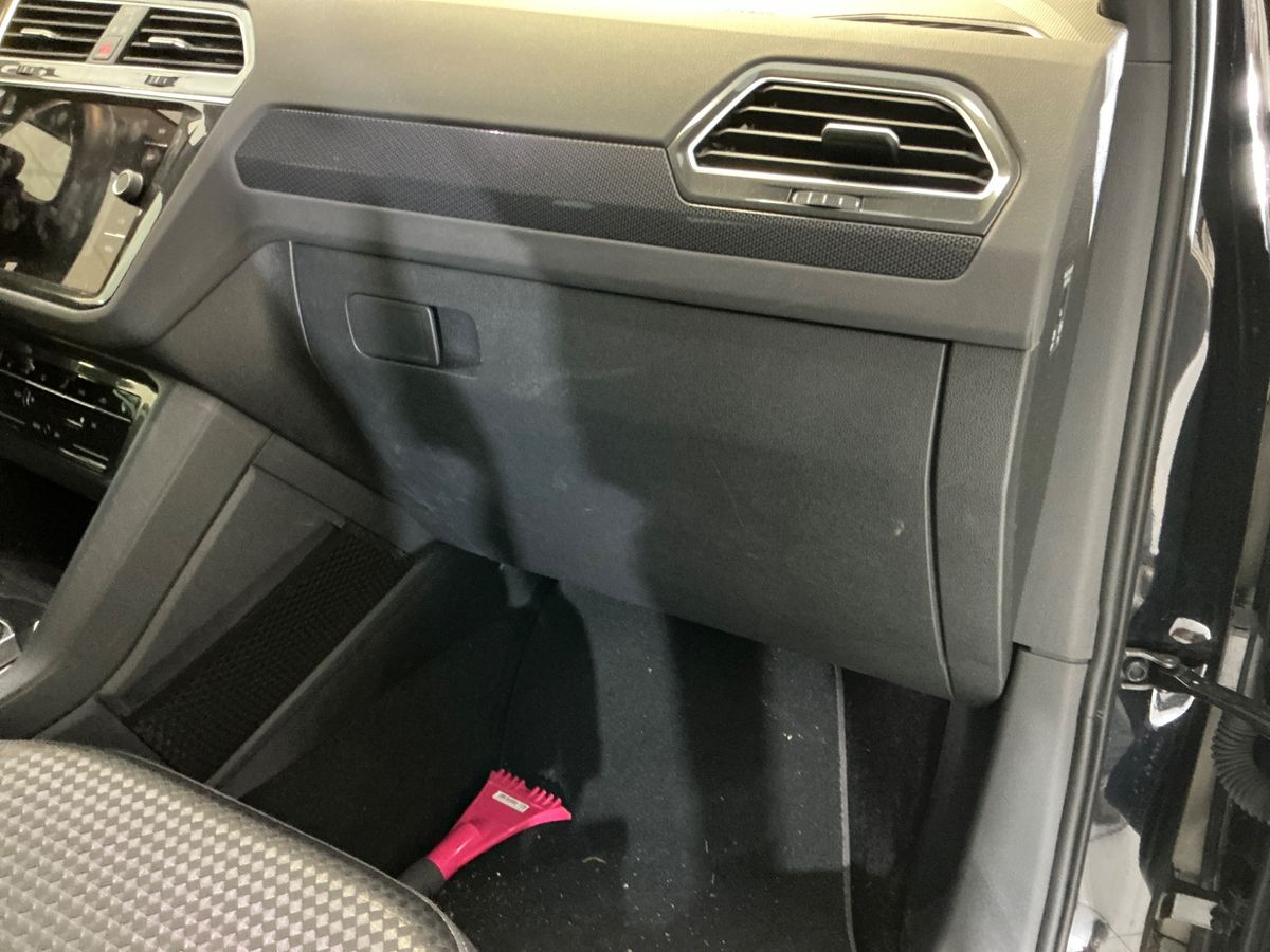 Volkswagen Tiguan 2021 — photo 26