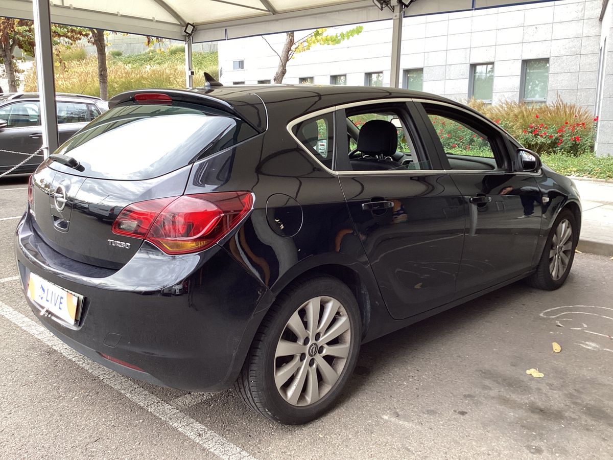 Opel Astra 1.6 Turbo Cosmo
