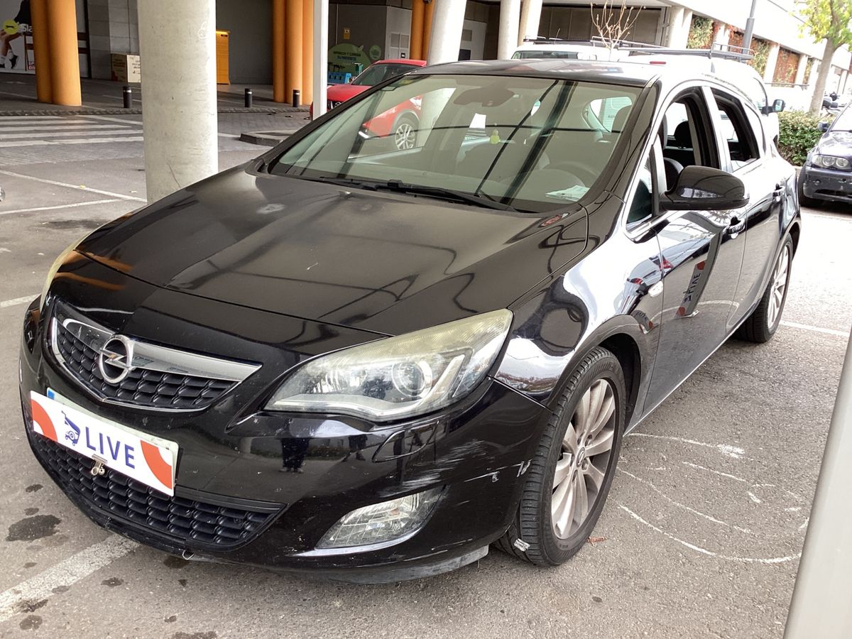 Opel Astra 1.6 Turbo Cosmo