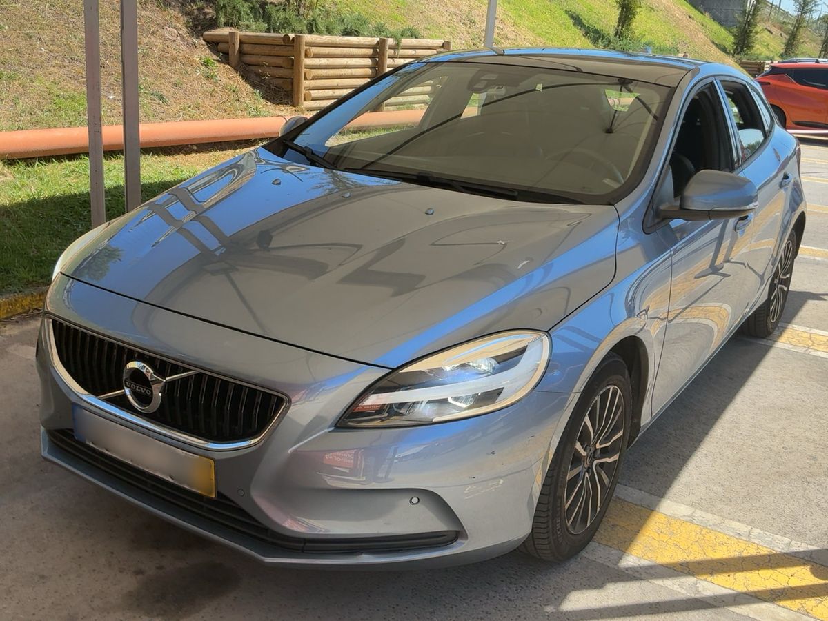 Volvo V40 2017 — photo 1