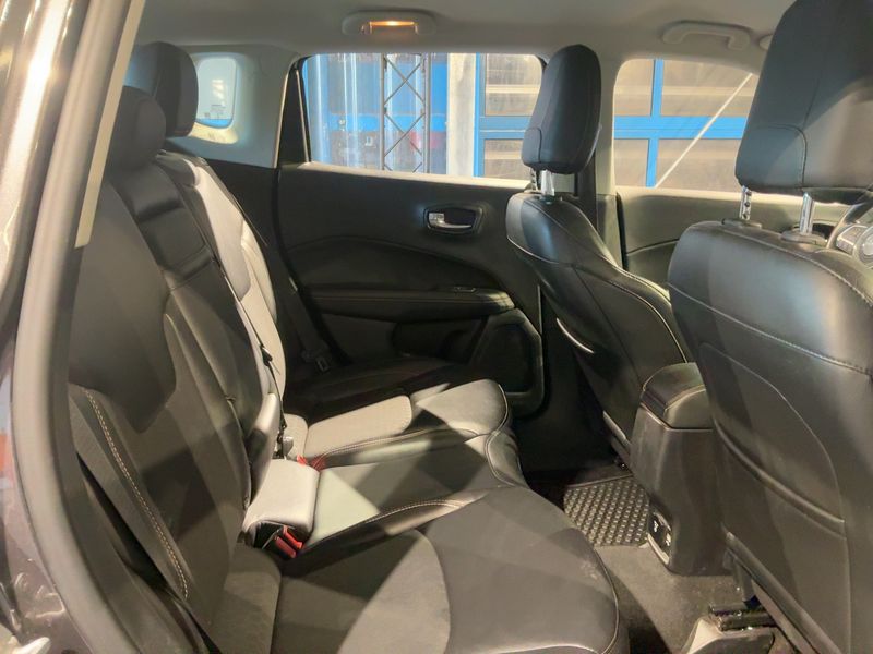 Jeep Compass 2.0 M-Jet Longitude 4WD — zdjęcie 14
