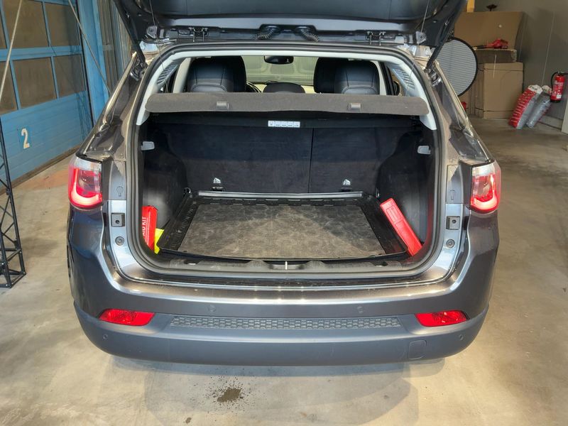 Jeep Compass 2.0 M-Jet Longitude 4WD — zdjęcie 10