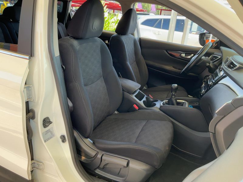 Nissan Qashqai 1.2 Acenta — zdjęcie 11