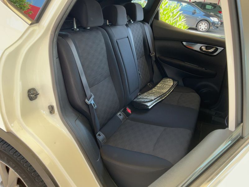 Nissan Qashqai 1.2 Acenta — zdjęcie 14