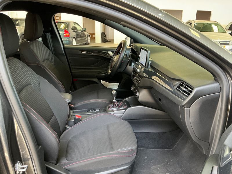 Ford Focus 1.0 EcoBoost ST-Line — zdjęcie 11