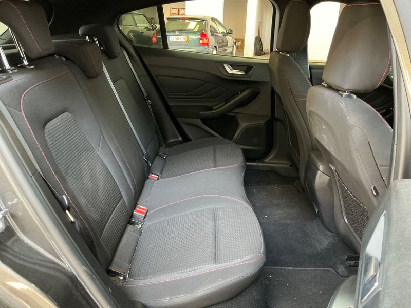 Ford Focus 1.0 EcoBoost ST-Line — zdjęcie 14