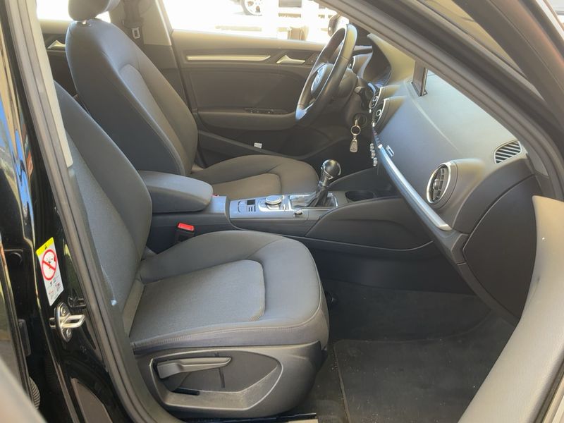 Audi A3 Sportback 30 TFSI — zdjęcie 11