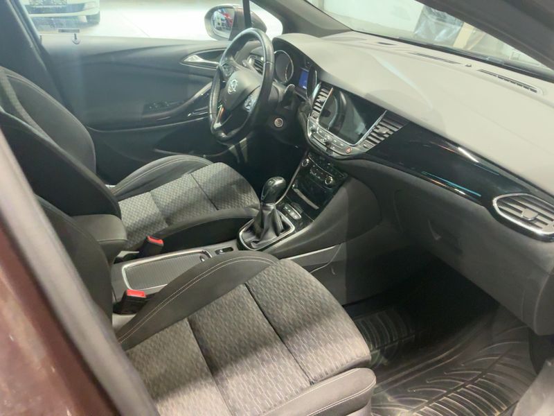 Opel Astra 1.4 SIDI Turbo Dynamic — zdjęcie 11
