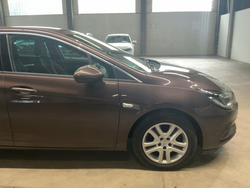 Opel Astra 1.4 SIDI Turbo Dynamic — zdjęcie 8