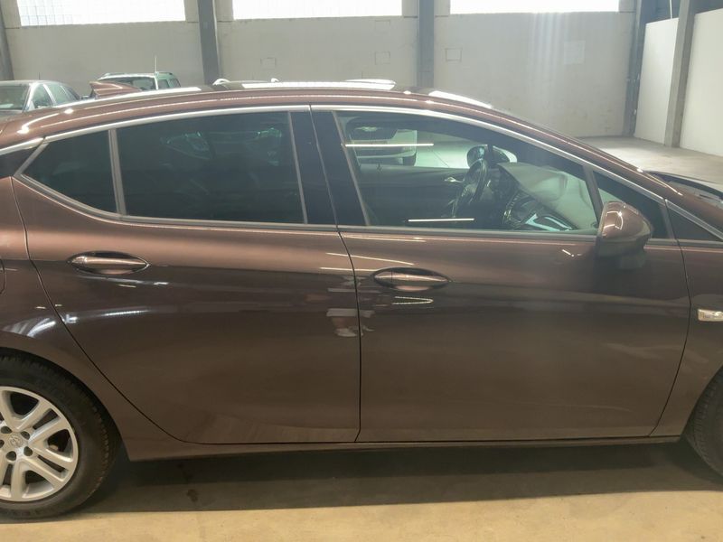 Opel Astra 1.4 SIDI Turbo Dynamic — zdjęcie 7