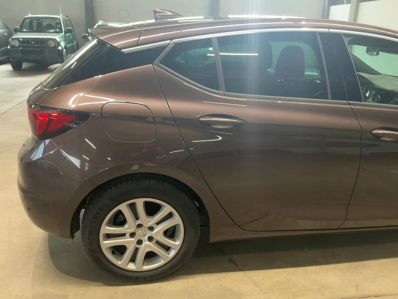Opel Astra 1.4 SIDI Turbo Dynamic — zdjęcie 6