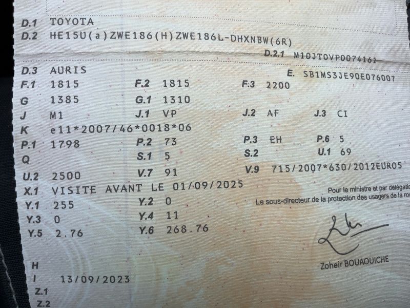 Toyota Auris 1.8 Hybrid Dynamic — zdjęcie 15