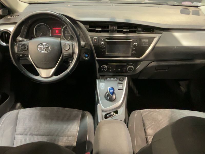 Toyota Auris 1.8 Hybrid Dynamic — zdjęcie 12