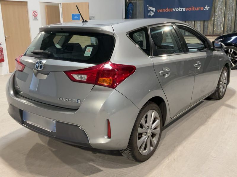 Toyota Auris 1.8 Hybrid Dynamic — zdjęcie 6