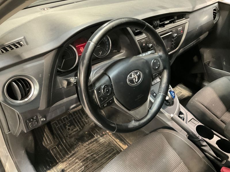 Toyota Auris 1.8 Hybrid Dynamic 2014 – снимка 31