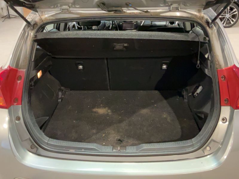 Toyota Auris 1.8 Hybrid Dynamic — zdjęcie 10